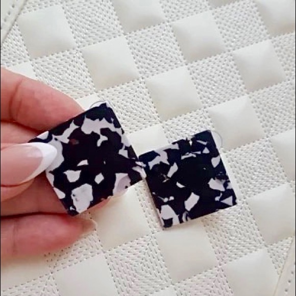 Cracked Cow Print Acrylic Square Earrings - Picture 5 of 6